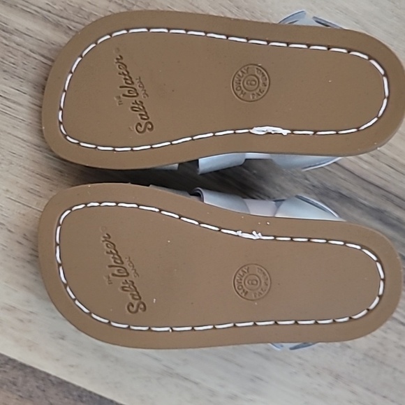 NIB Hoy SaltWater Toddler Girls Waterproof Sandal Silver 6 - Picture 2 of 6